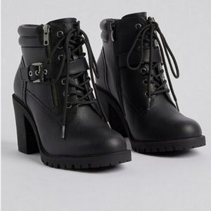 Torrid 7ww Lace up Hiker Heel